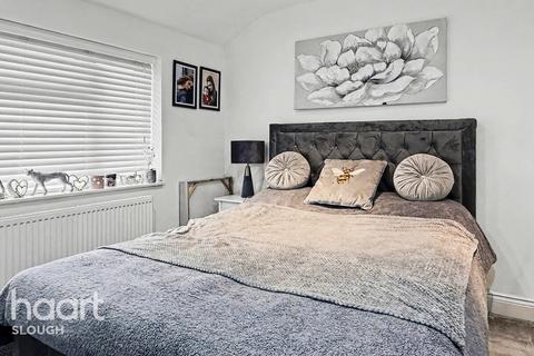 3 bedroom terraced house for sale, Perryman Way, Slough