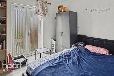 3 bedroom terraced house for sale, Perryman Way, Slough