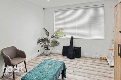 3 bedroom terraced house for sale, Perryman Way, Slough