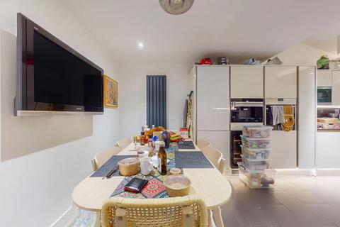 3 bedroom terraced house to rent, Marley Walk, London NW2