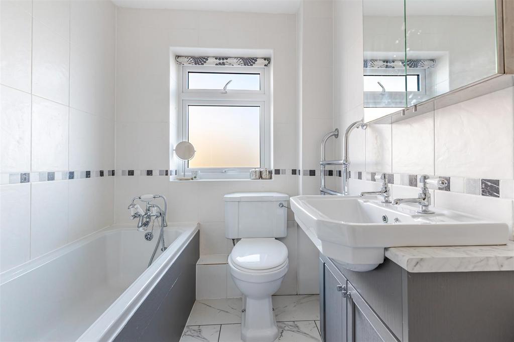 A25 - 73b South Ford Road, Dartmouth - 251120.jpg