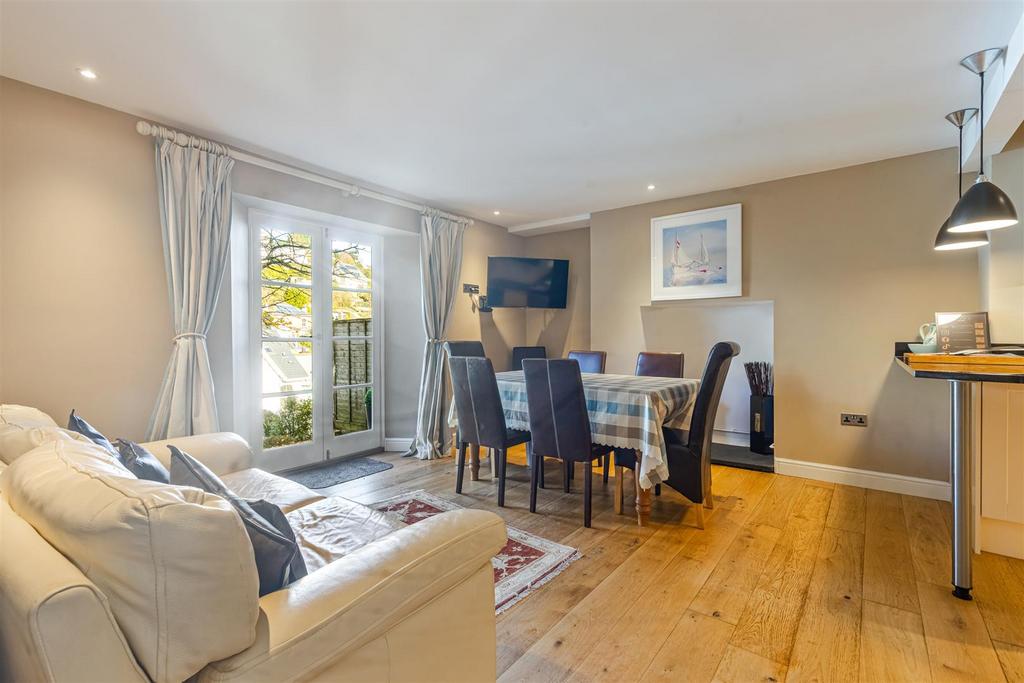 A10 - 113 Victoria Road, Dartmouth Elm Grove - 251