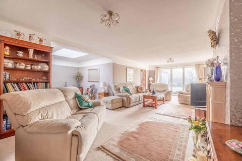 undefined, Bathurst Walk, Richings Park SL0
