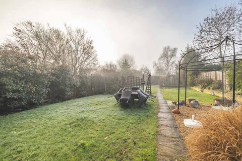 undefined, Bathurst Walk, Richings Park SL0