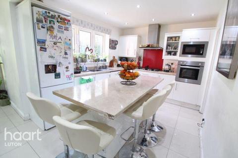 undefined, Lippitts Hill, Luton