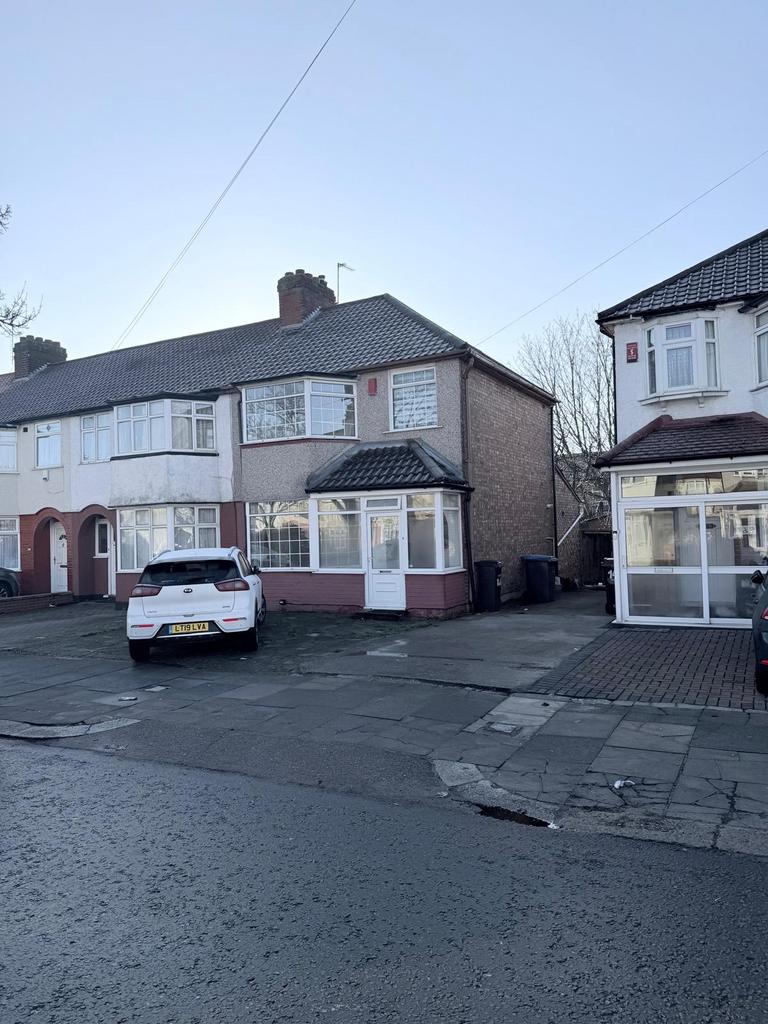 Beautiful 3 Bedroom End Terrace property