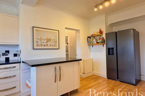 4 bedroom semi-detached house for sale, Elmhurst Drive, Hornchurch, RM11