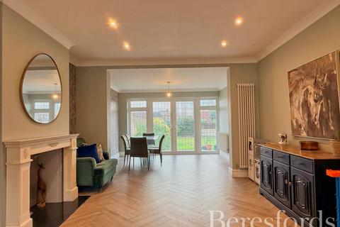 4 bedroom semi-detached house for sale, Elmhurst Drive, Hornchurch, RM11
