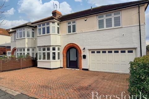 Elmhurst Drive, Hornchurch, RM11