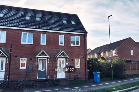 3 bedroom terraced house to rent, Richmond Way, Hull, HU7 3AB