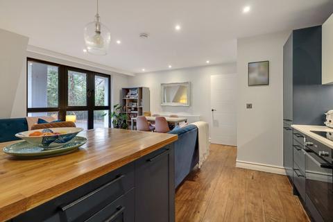 2 bedroom flat for sale, Littleworth Road, Esher, KT10
