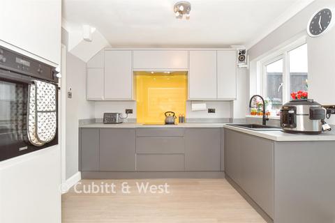 3 bedroom terraced house for sale, Woodsedge, Waterlooville PO7