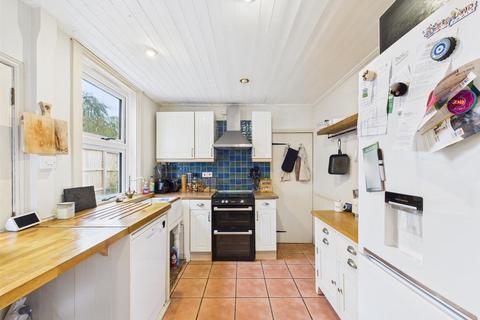 2 bedroom semi-detached house for sale, Buckingham Road, Aylesbury HP19