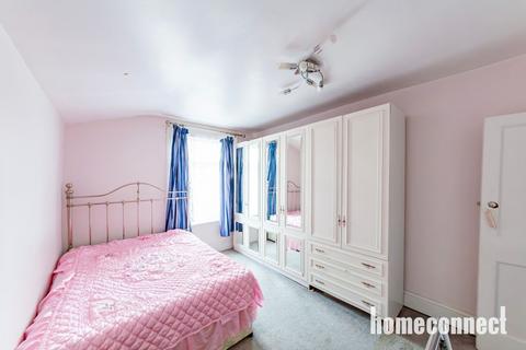 3 bedroom terraced house for sale, Shelley Avenue, London E12