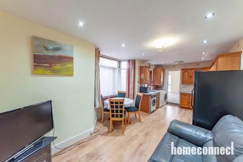 3 bedroom terraced house for sale, Shelley Avenue, London E12