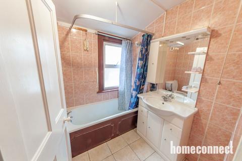 3 bedroom terraced house for sale, Shelley Avenue, London E12