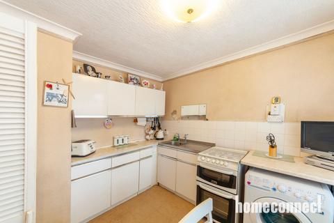3 bedroom flat for sale, Carron Close, London E14