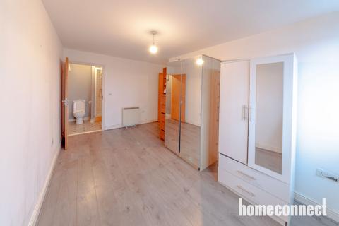 2 bedroom flat for sale, Eastern Avenue, Ilford IG2