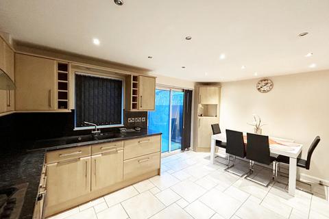 4 bedroom townhouse to rent, Dales Road, Borehamwood