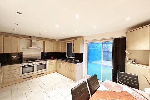 4 bedroom townhouse to rent, Dales Road, Borehamwood