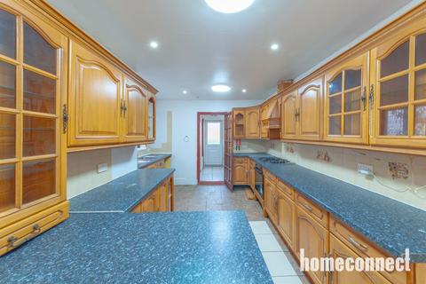 3 bedroom terraced house for sale, Kensington Avenue, London E12