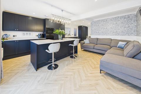3 bedroom semi-detached house for sale, Leverstock Green Road, Hemel Hempstead, HP3