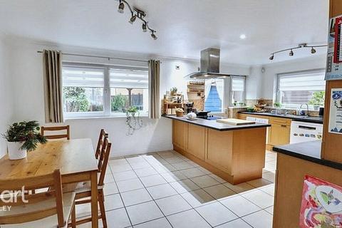 3 bedroom semi-detached house for sale, Blaydon Road, Luton