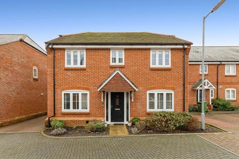4 bedroom detached house for sale, Yalden Gardens, Tongham, Farnham, Surrey, GU10