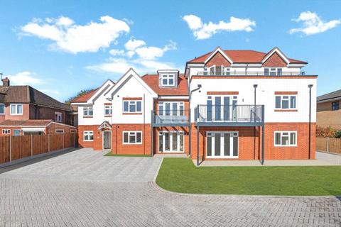 3 bedroom flat for sale, Ruxley Lane, Ewell KT19