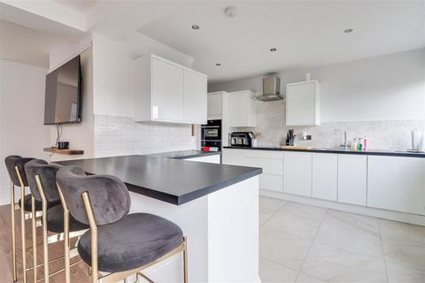 3 bedroom terraced house for sale, Woodburn Close, Benfleet SS7
