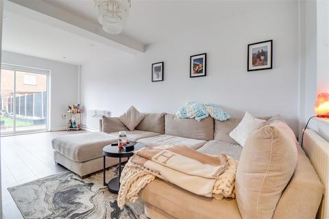 3 bedroom terraced house for sale, Woodburn Close, Benfleet SS7
