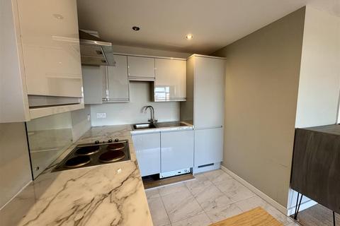 2 bedroom apartment to rent, Fleet Road, Fleet GU51