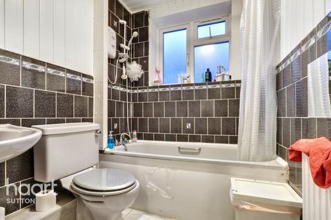 2 bedroom flat for sale, Central Gardens, Morden
