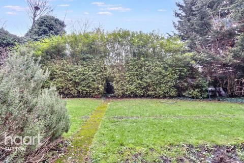 2 bedroom flat for sale, Central Gardens, Morden