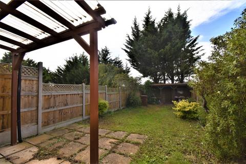 4 bedroom terraced house to rent, Cranmere Court Strood ME2