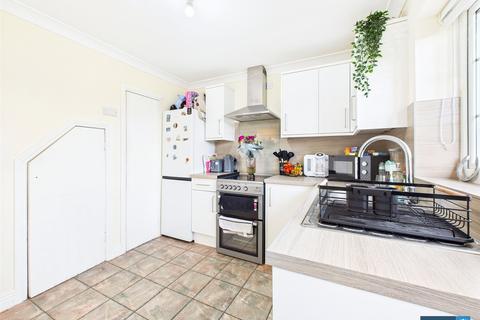 3 bedroom semi-detached house for sale, Naseby Close, Hatfield, Doncaster, South Yorkshire, DN7