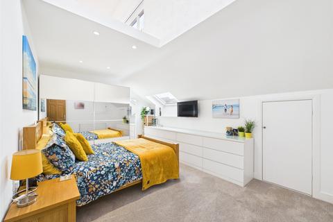 4 bedroom end of terrace house for sale, Russell Drive, Christchurch, BH23