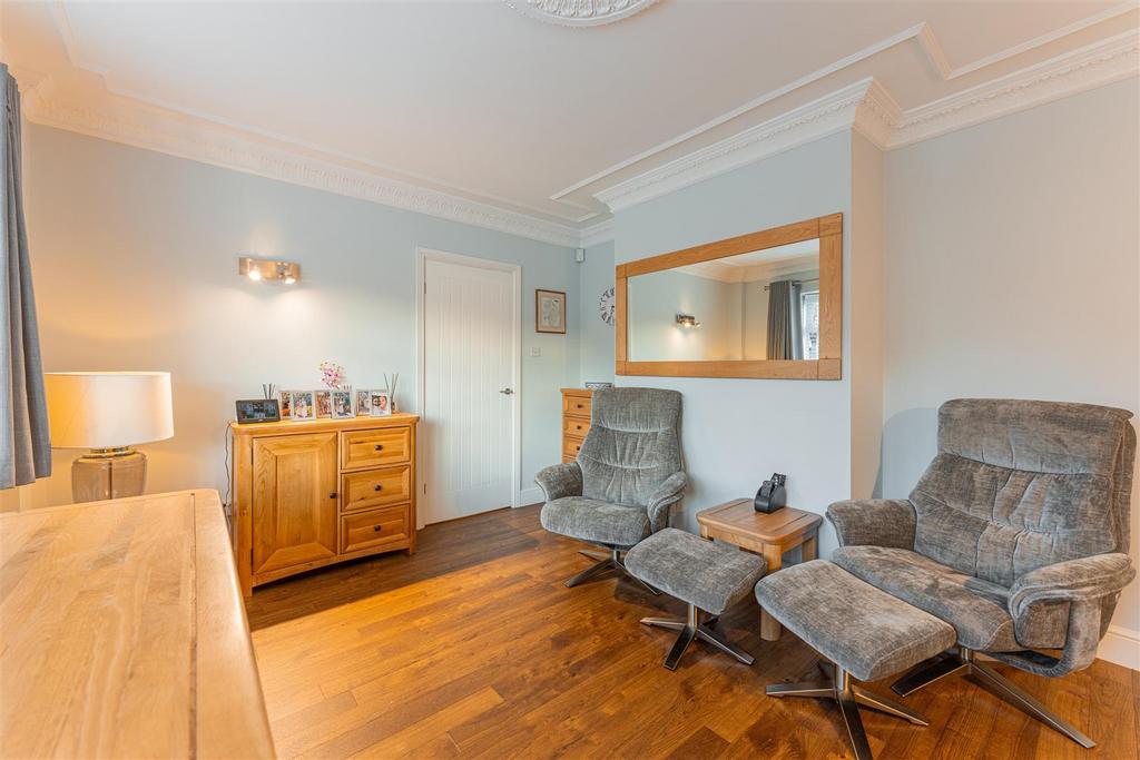 Stoneleigh Close - by Visually Rich 00152-HDR.jpg