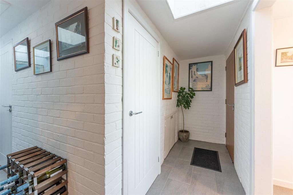 Stoneleigh Close - by Visually Rich 00086-HDR.jpg