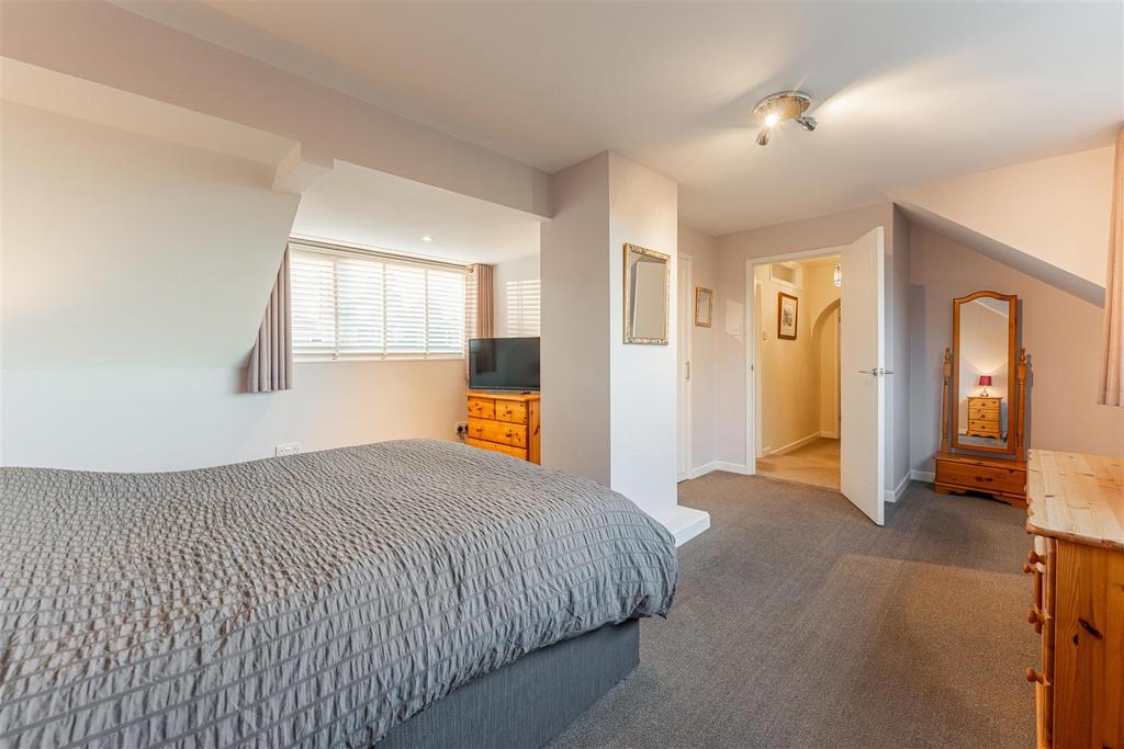 Stoneleigh Close - by Visually Rich 00116-HDR.jpg