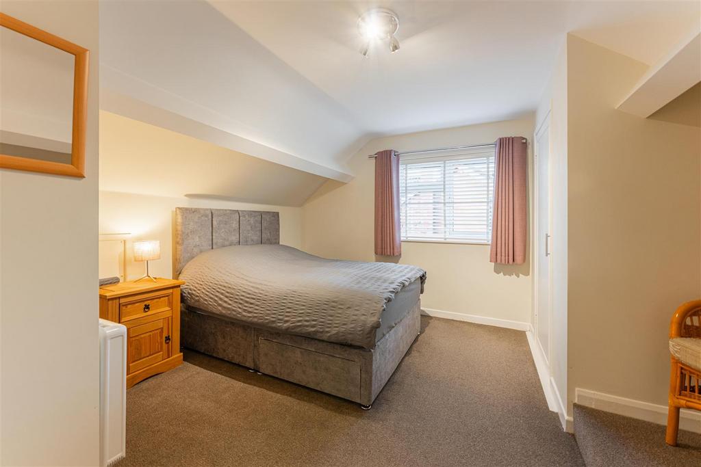 Stoneleigh Close - by Visually Rich 00125-HDR.jpg