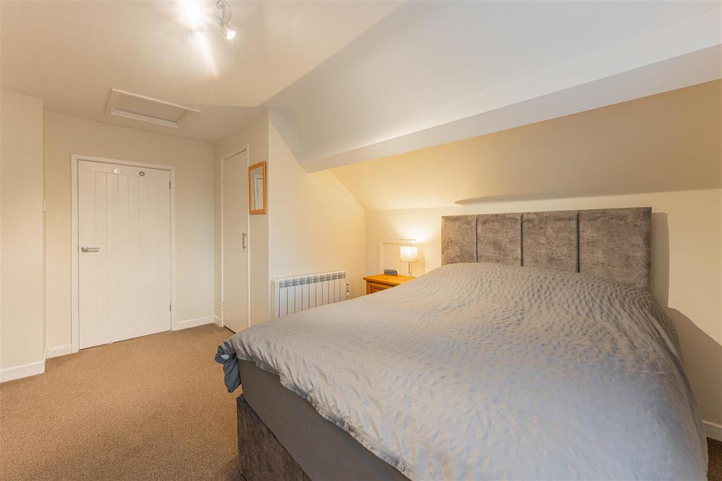 Stoneleigh Close - by Visually Rich 00128-HDR.jpg