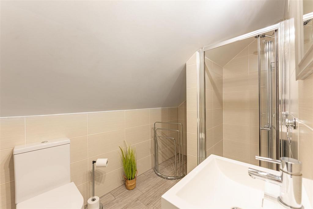 Stoneleigh Close - by Visually Rich 00134-HDR.jpg