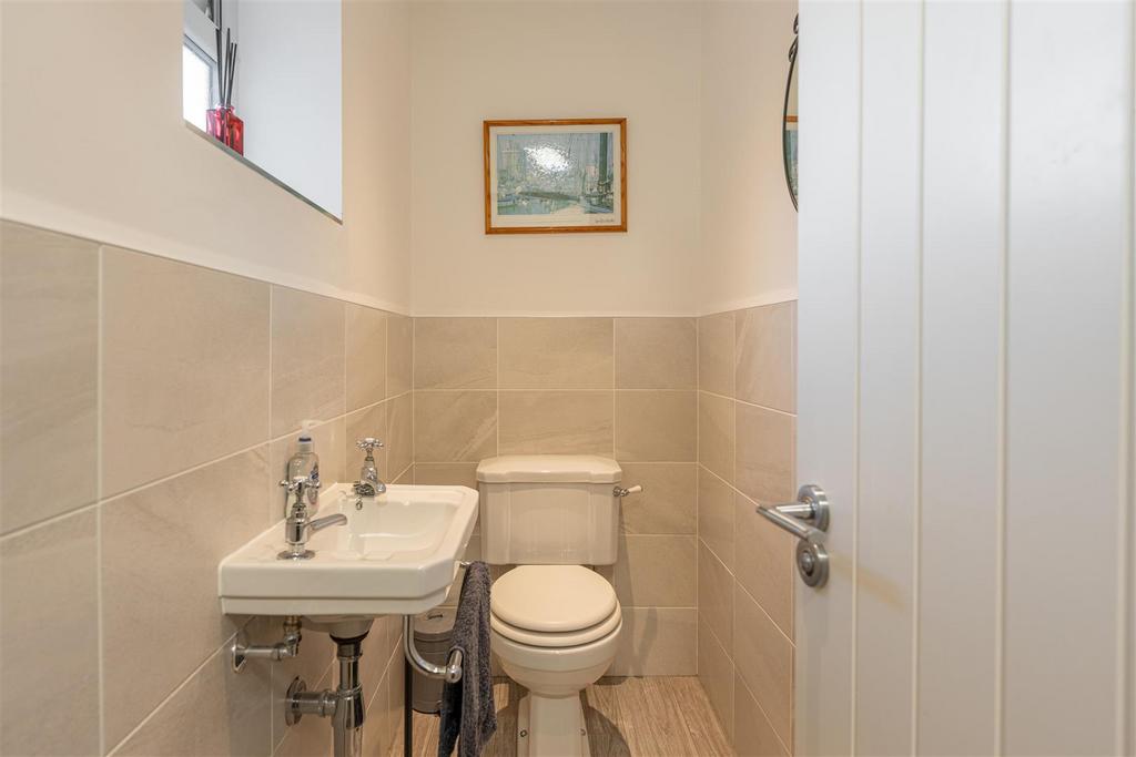Stoneleigh Close - by Visually Rich 00146-HDR.jpg