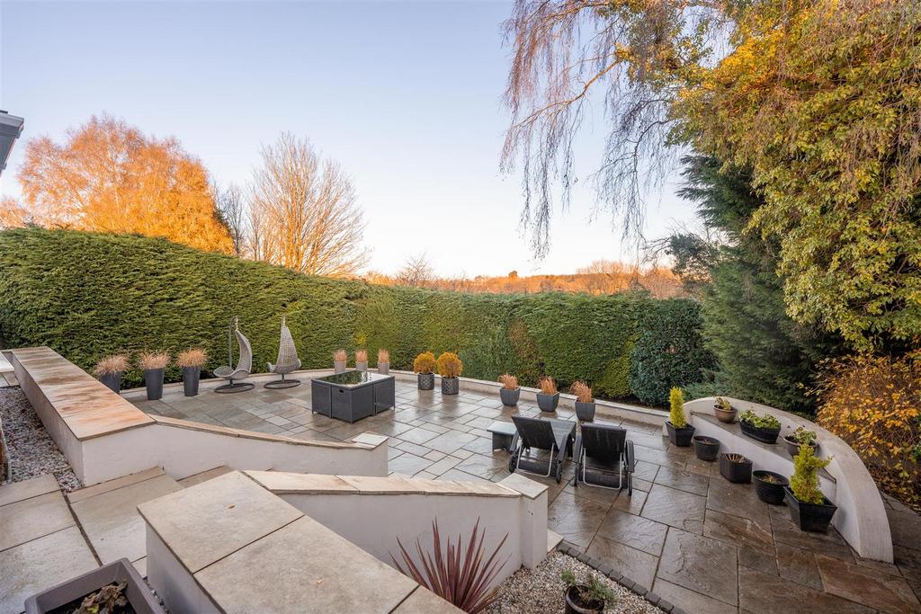 Stoneleigh Close - by Visually Rich 00033.jpg