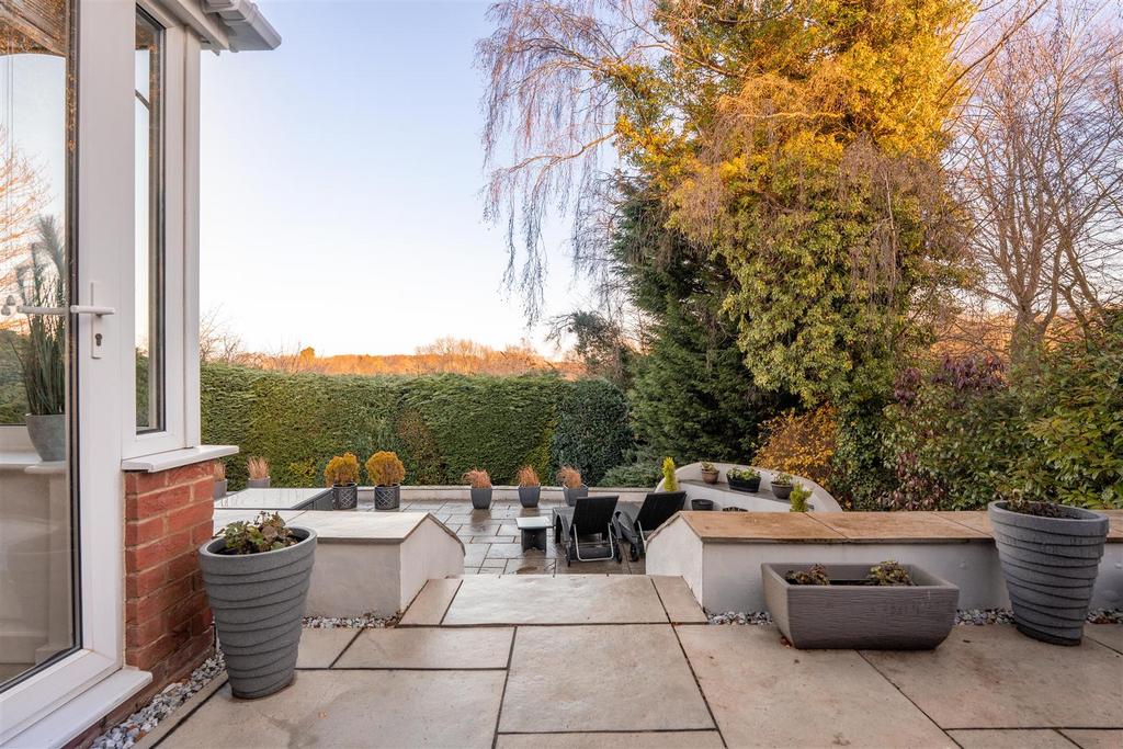 Stoneleigh Close - by Visually Rich 00042.jpg