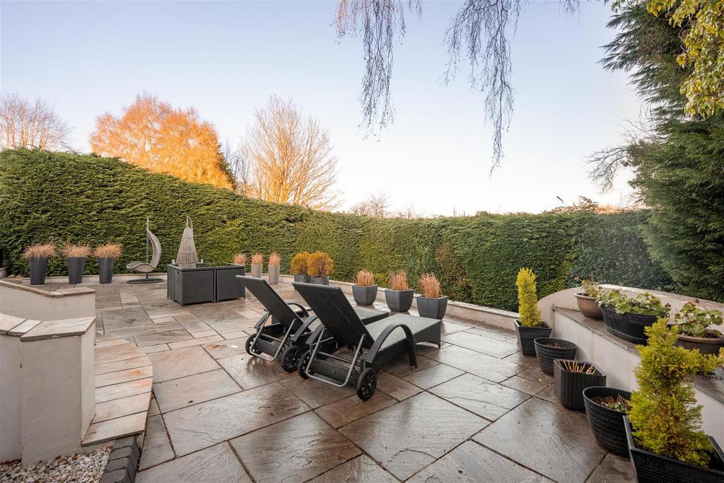 Stoneleigh Close - by Visually Rich 00034.jpg