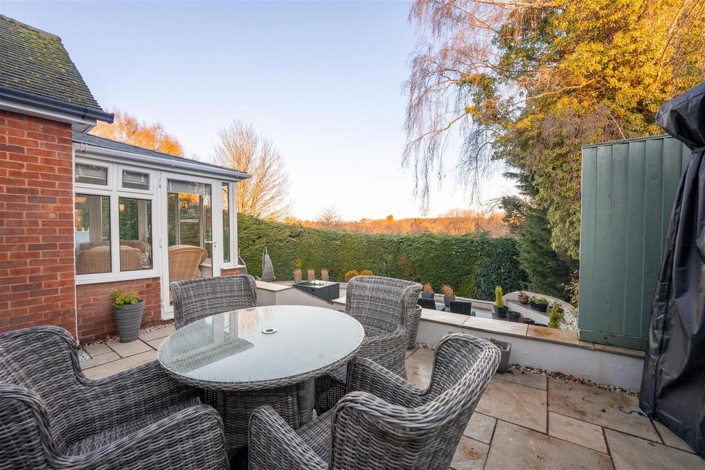 Stoneleigh Close - by Visually Rich 00046.jpg