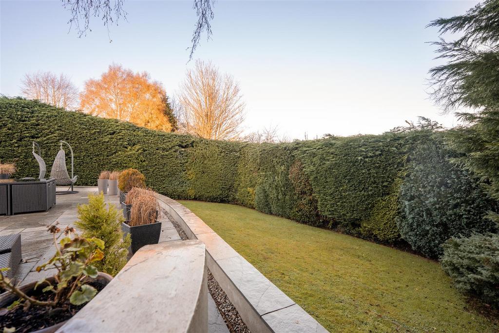 Stoneleigh Close - by Visually Rich 00035.jpg
