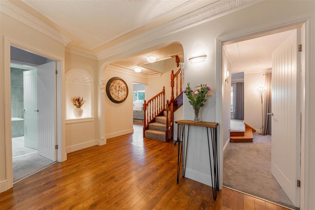 Stoneleigh Close - by Visually Rich 00140-HDR.jpg